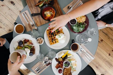 Eat, Fast and Refeed Mindfully: Mindful Eating May Boost Metabolic Health